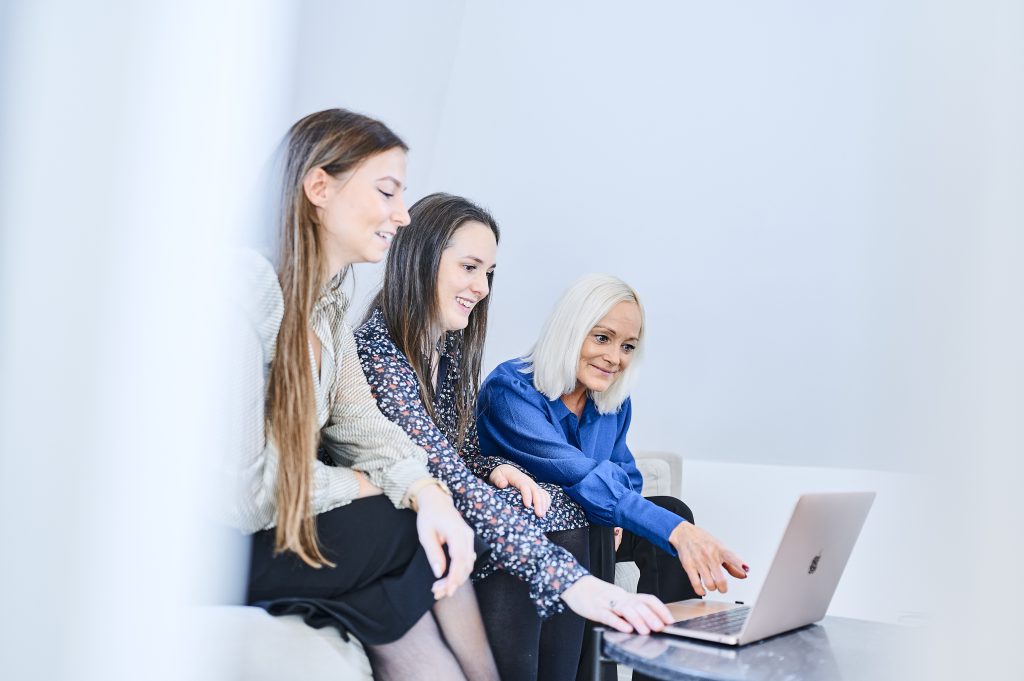 Consultants ready to help you at 21CCG